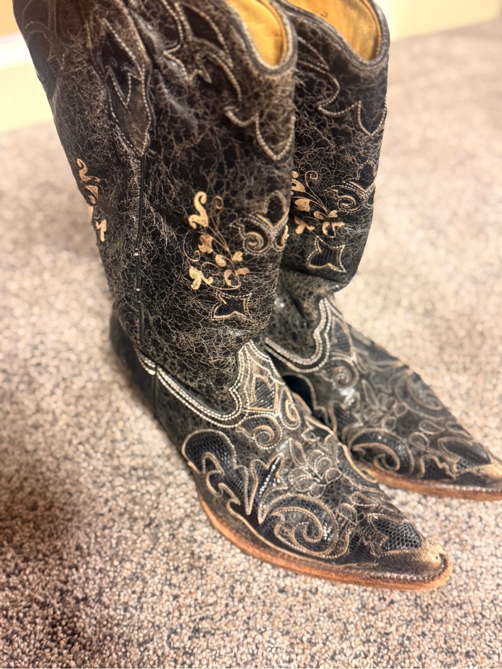 Corral Black Embroidered Men's Western Boots with Tan Accents